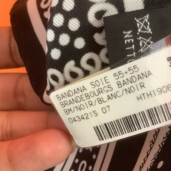 Hermès Silk Bandanna Brandebourghs NWT - Picture 7 of 7